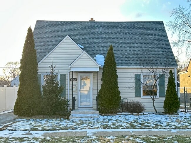 Building Photo - 15020 Ridgeway Ave