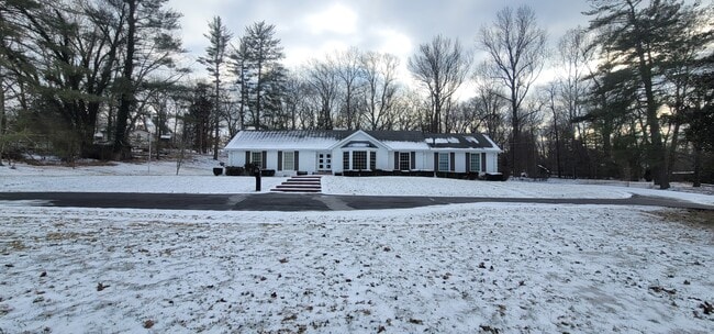 Building Photo - 590 Dunbar Cave Rd Rental