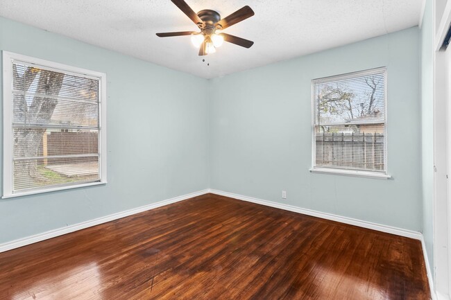 Photo - 527 Lively Dr