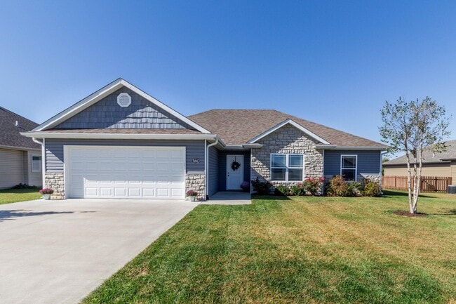 Building Photo - 5611 Abercorn Dr Rental