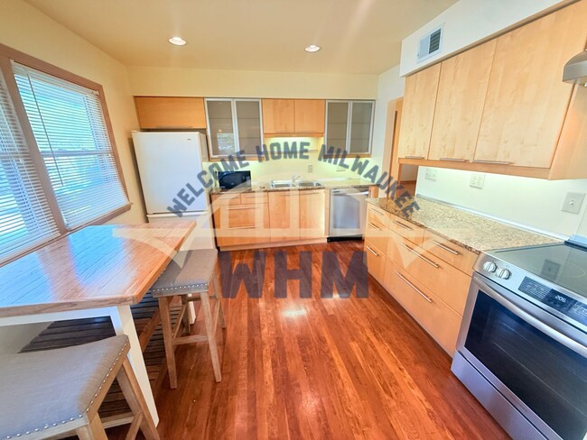 Photo - 7315 Harwood Ave