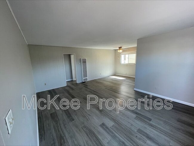 Building Photo - 816 1/2 Diamond Street