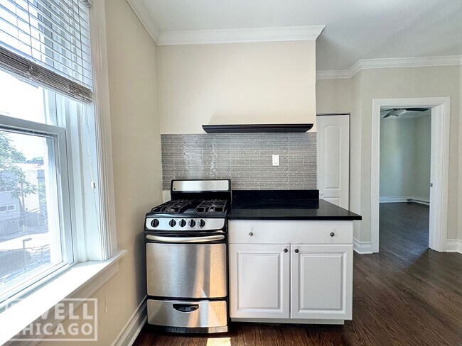 Photo - 644 W Roscoe St Unit 2N