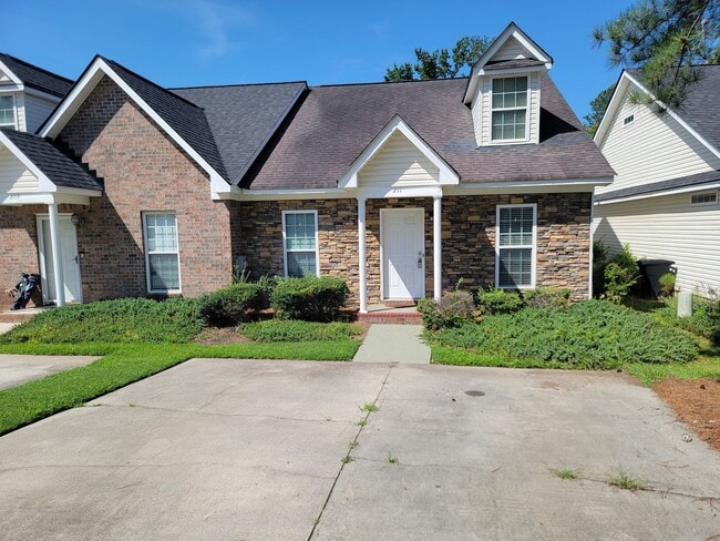 Building Photo - 211 Brook Ct
