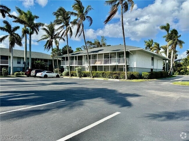 Building Photo - 1849 Maravilla Ave Unit C6 Rental