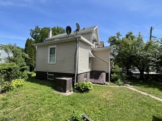Photo - 22 Drake St