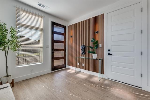 Photo - 723 W 10th St