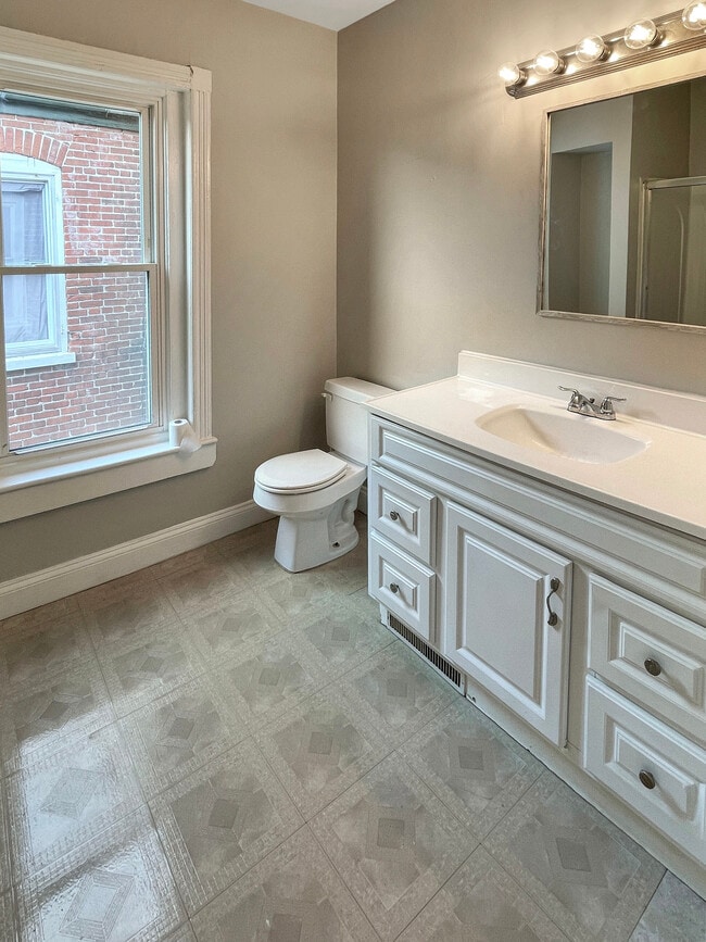 Photo - 334 Oak St