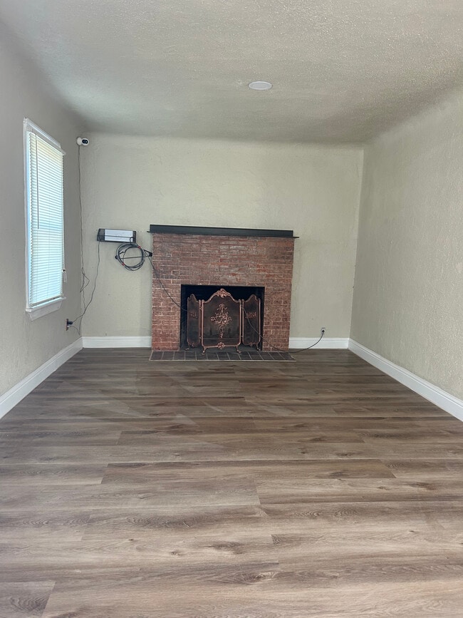 Livinarea P1 - 5984 Redburn Ave