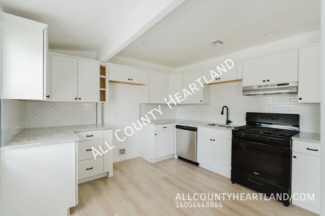 Photo - 2100 N Redmond Ave