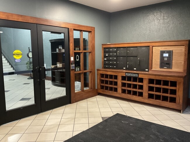 Photo - 112 W Washington Blvd