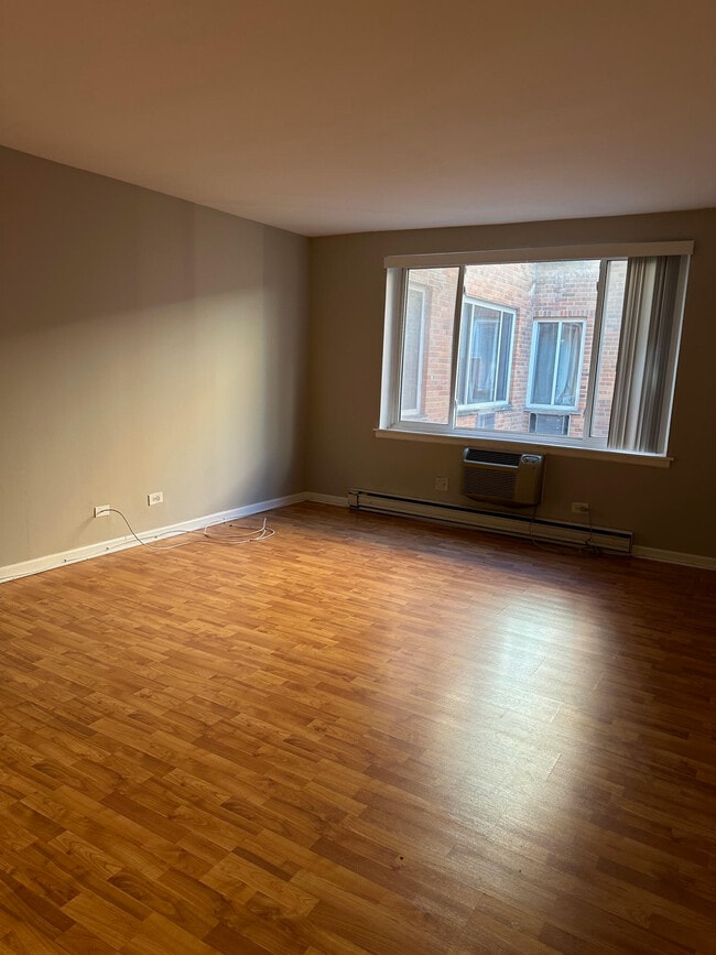 Photo - 3825 N Pine Grove Ave