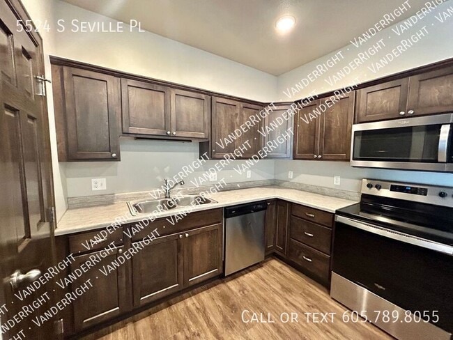 Photo - 5524 Seville Pl