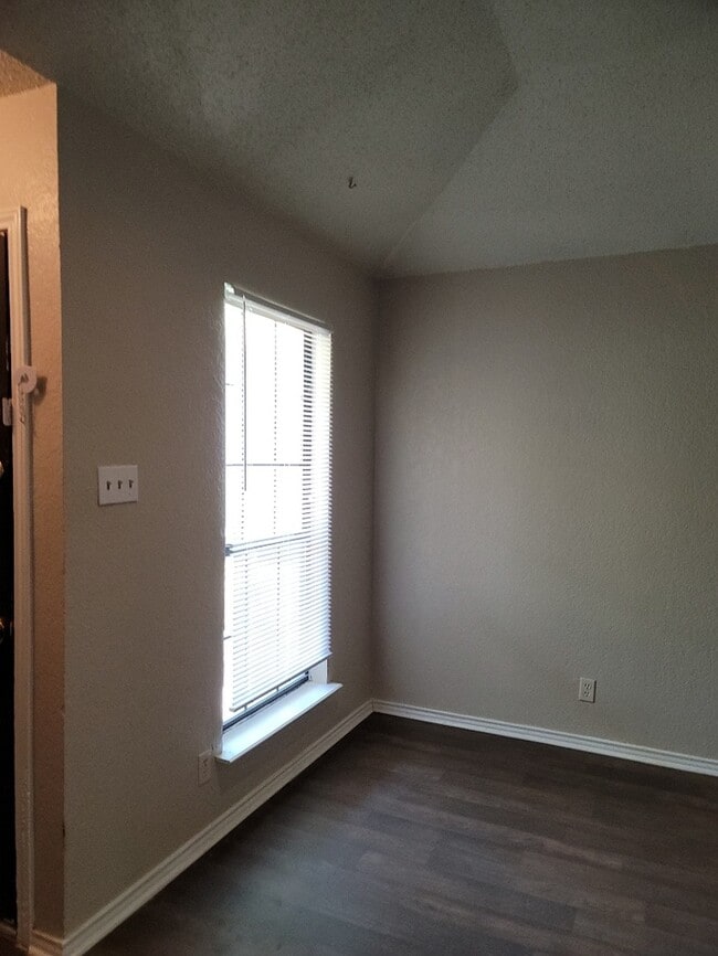 Photo - Duplex in Saginaw 2 bedrooms 1 bath