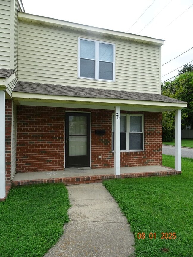 Building Photo - 3 Bedroom, 1.5 Bath Duplex in Hampton for ... Rental