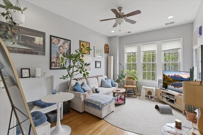 Building Photo - 3727 N Ashland Ave Unit 3