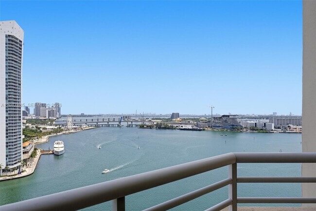 Building Photo - 888 Brickell Key Dr Unit 2010