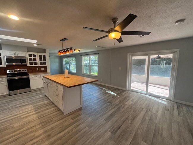 Photo - 22 Oakmont Cir