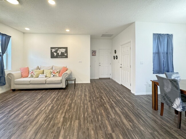 Photo - Almost new home in Mountain Hawk area of Northern Rio Rancho.