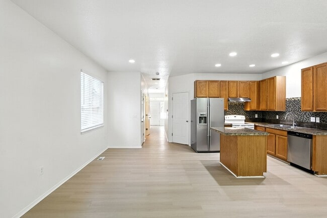Photo - 10911 NE Weidler St Unit 10915
