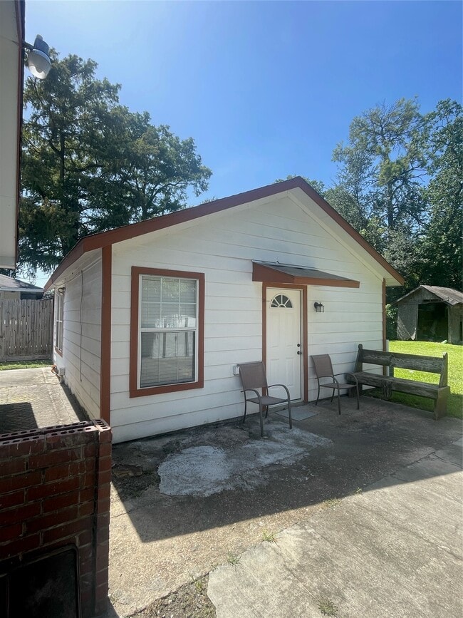 Building Photo - 1103 Westford St Unit 1/2