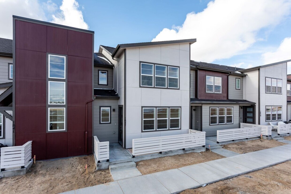 Stunning Home-Excellent Location!! - Stunning Home-Excellent Location!!