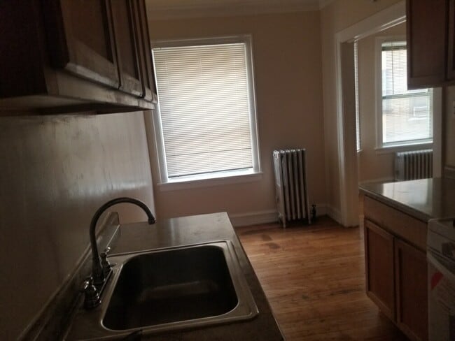 KITCHEN - 3134 W Marquette Rd Unit 3D