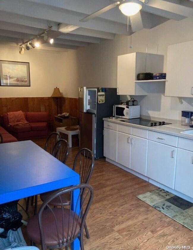 44 Bayview Ave