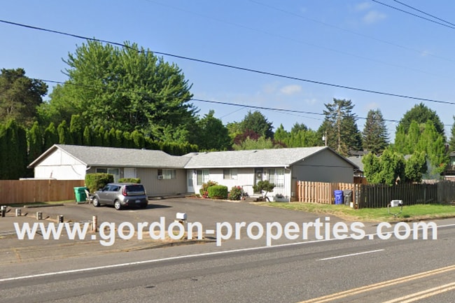 Building Photo - NE Lombard St - 2 bedroom single-level Unit 4512
