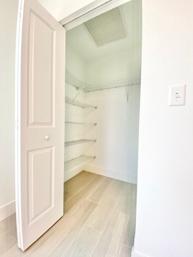 Gardenia - Bedroom Closet