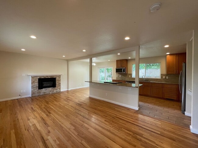 Building Photo - Newly Remodeled 6 Bed 3 Bath Martin Acre’s Home in Boulder- AVAILABLE NOW! (Short Term Lease)