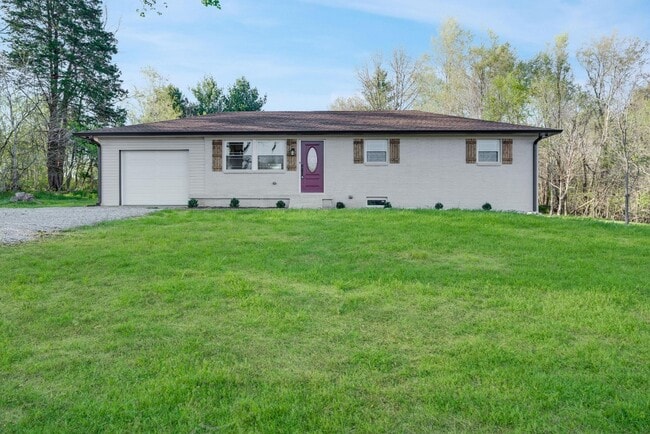 Building Photo - Beautiful Renovated 3 Bedroom Home For Ren...