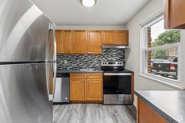1BR, 1BA - 600SF - Kitchen