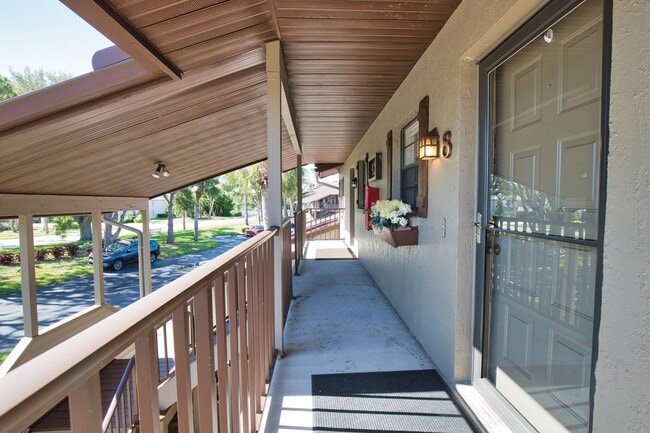 927 Capri Isles Blvd Unit 8