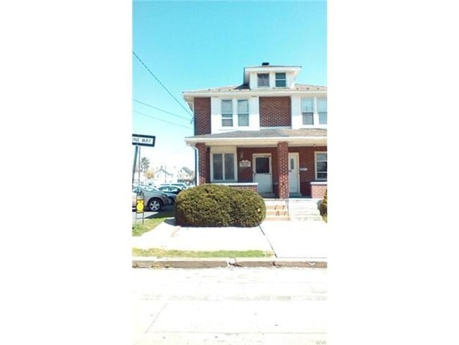 Building Photo - 1320-1322 Chelsea Ave Unit 1322 Chelsea Ave -  2