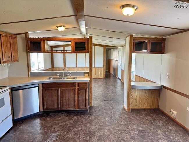 Photo - 314 W 6th St