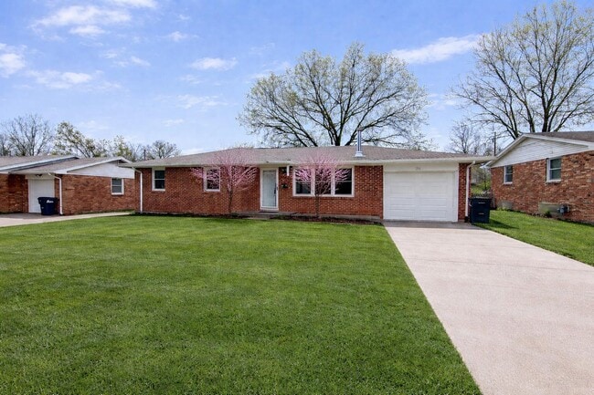 Building Photo - 211 Bourn Ave