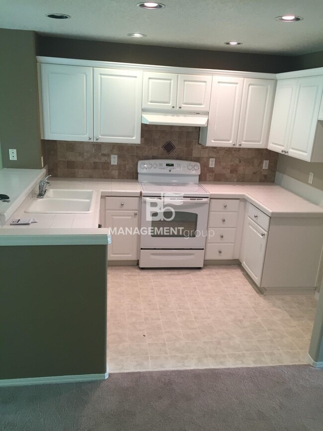 Photo - NW Portland- Bethany Light & Bright Home with Private Backyard