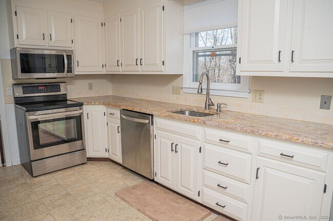 Photo - 100 White Birch Dr