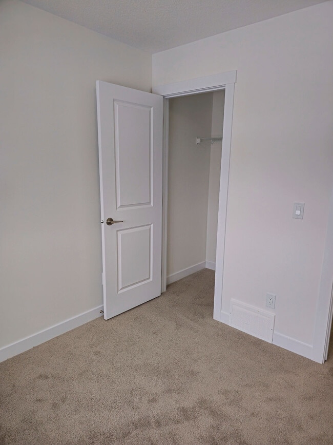 Photo - 71 Fenwyck Blvd