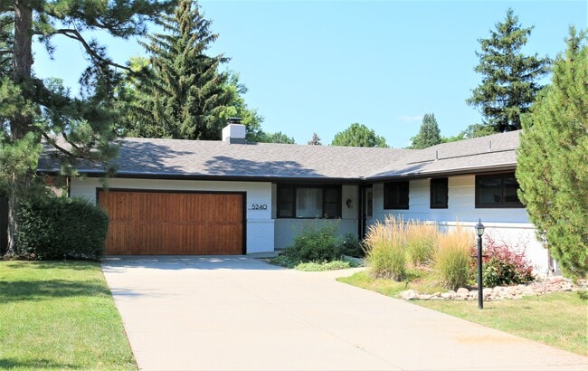 Building Photo - 5240 Sun Dial Pl