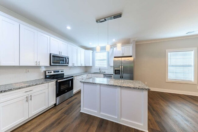 Photo - NOW AVAILABLE!!!  Beautiful Home Minutes from Downtown, Germantown, Sylvan Park, the Nations & We...