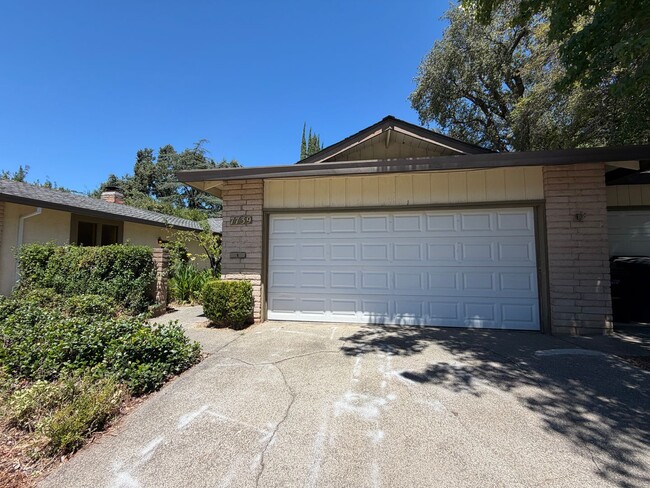 Building Photo - 7737-7739 Southcliff Dr