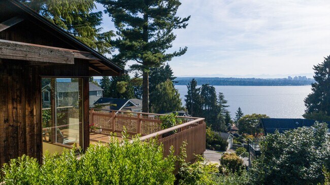 Photo - 4Bd/2.75Ba Seattle House