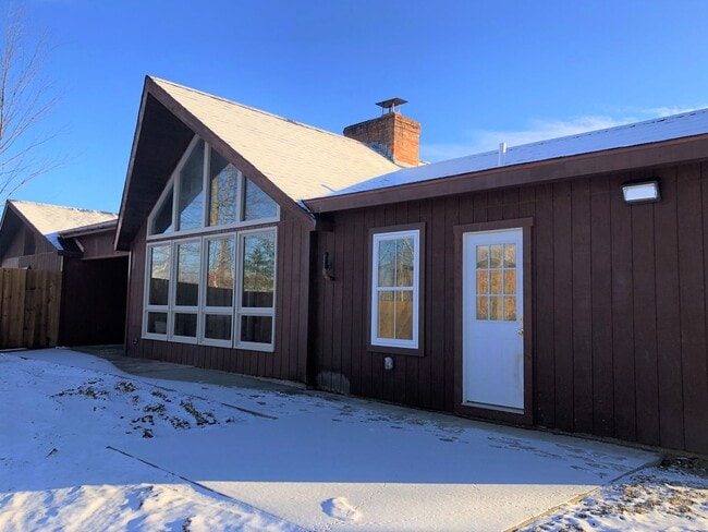 Building Photo - 350 US-7 Unit 102