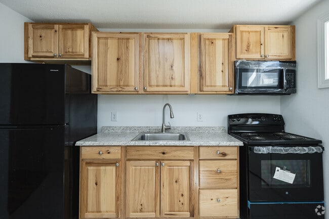 2BR, 1BA - 800SF - Kitchen
