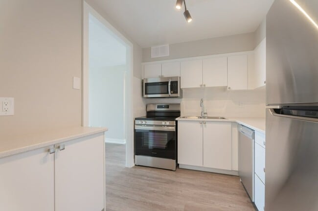 Photo - 3575 Kaneff Crescent