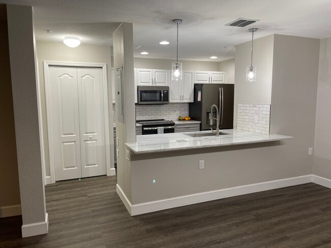 Building Photo - 9419 Ivy Brook Run Rental
