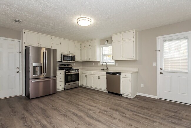 Photo - 915 Walnut Creek Ln