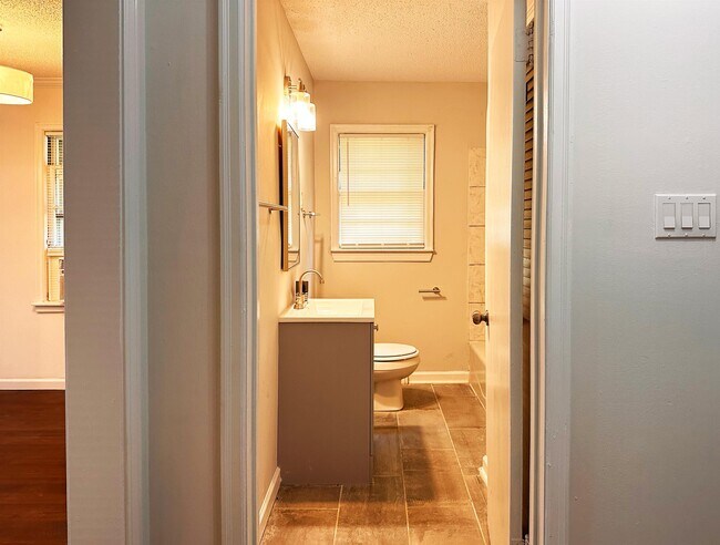 Photo - 3766 Argonne St